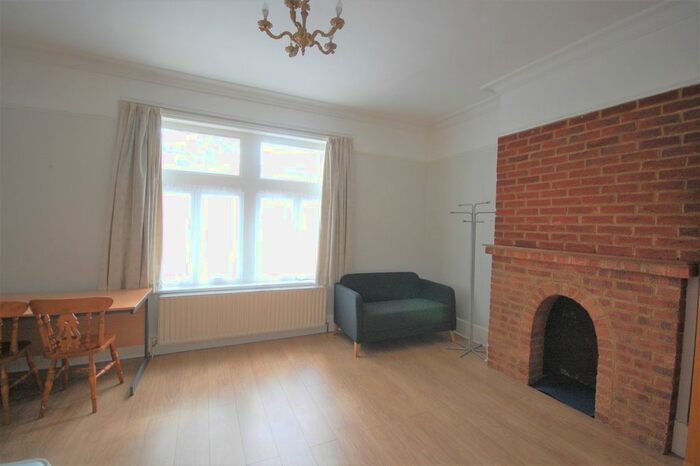 Studio To Rent In Chiswick High Road, London, W4