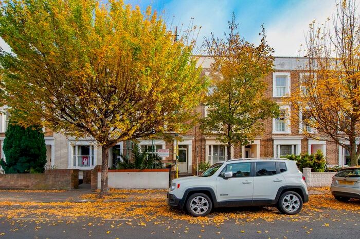 2 Bedroom Flat To Rent In Coningham Road, London W12