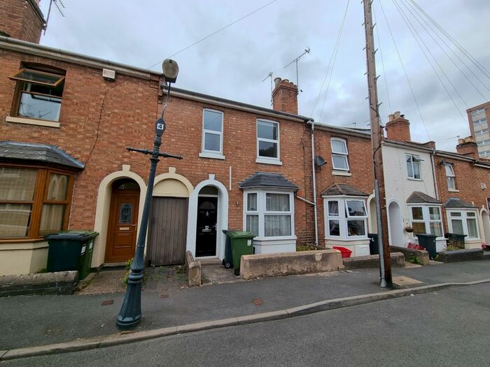 2 Bedroom Terraced House To Rent In St Georges Road, CV31