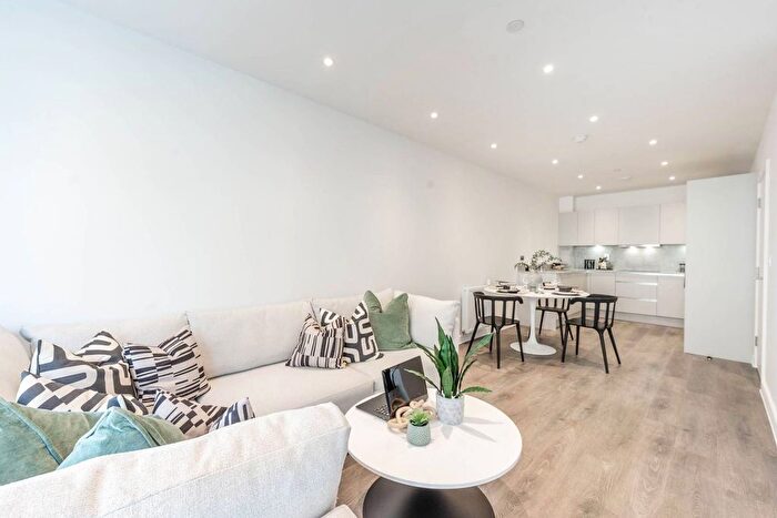 1 Bedroom Flat For Sale In South Oxhey Central, Watford, WD19