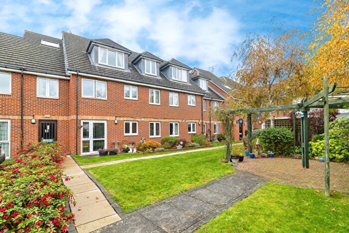 1 Bedroom Flat For Sale In Clifford Avenue, Bletchley, Milton Keynes, MK2
