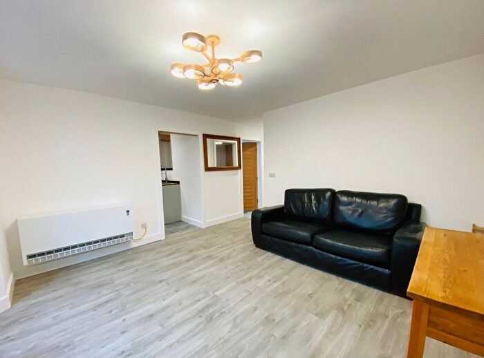 1 Bedroom Flat To Rent In Medina Villas, Hove, BN3