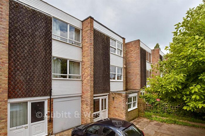 4 Bedroom Town House For Sale In Parkfield, North Parade, Horsham, West Sussex, RH12