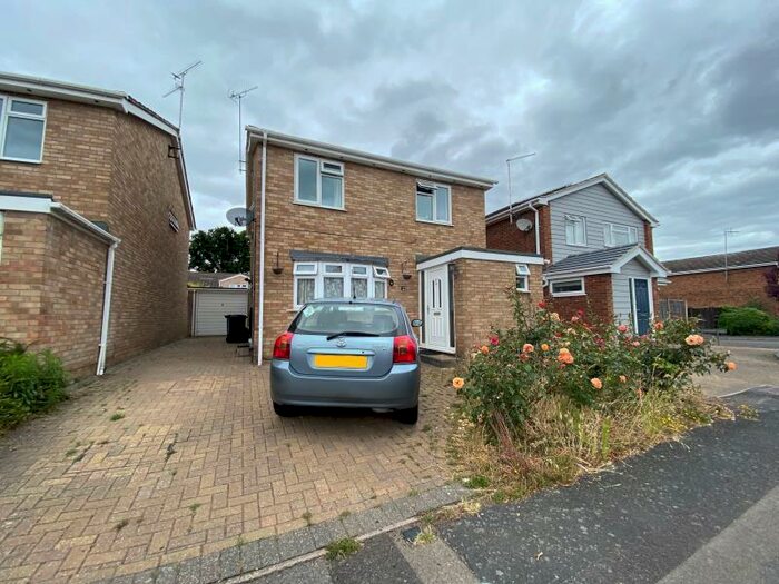 4 Bedroom Detached House To Rent In Blackwater, GU17