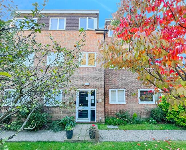 2 Bedroom Flat To Rent In Albany Road, St. Leonards, TN38