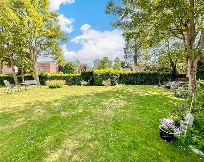 1 Bedroom Flat For Sale In Reigate Hill, Reigate, Surrey, RH2