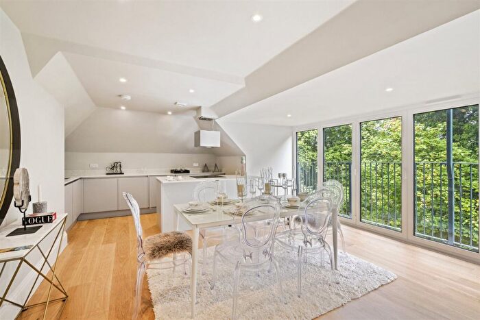 2 Bedroom Flat For Sale In Northwood Avenue, CR8