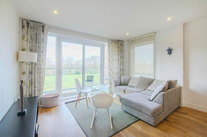 1 Bedroom Flat To Rent In Dowding Drive, Kidbrooke, London, SE9