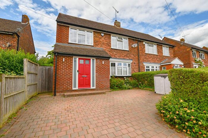 4 Bedroom Semi-Detached House For Sale In Nuns Lane, St. Albans, AL1