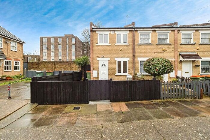 2 Bedroom Semi-Detached House To Rent In Torrens Square, Stratford, E15