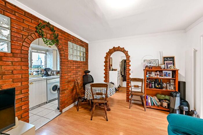 2 Bedroom Flat To Rent In Harecourt Road, Islington, London, N1