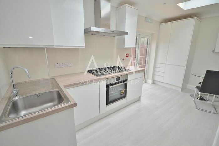 Studio To Rent In New North Road, Ilford, IG6