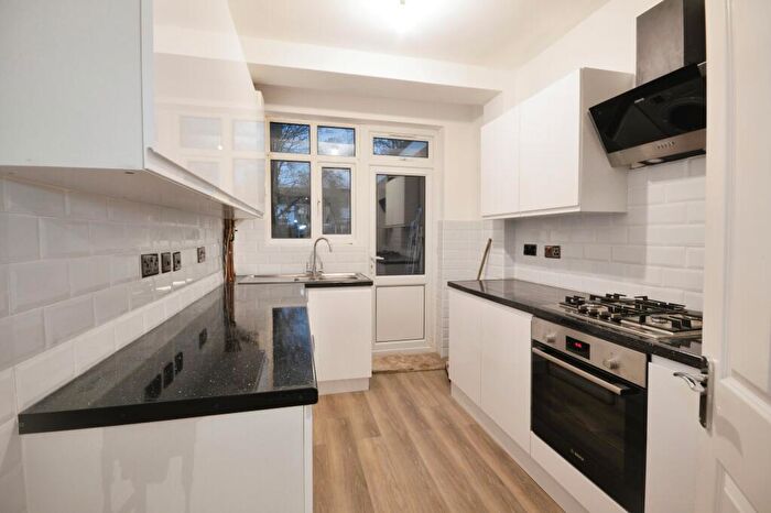 3 Bedroom Terraced House To Rent In Ashburton Avenue, IG3