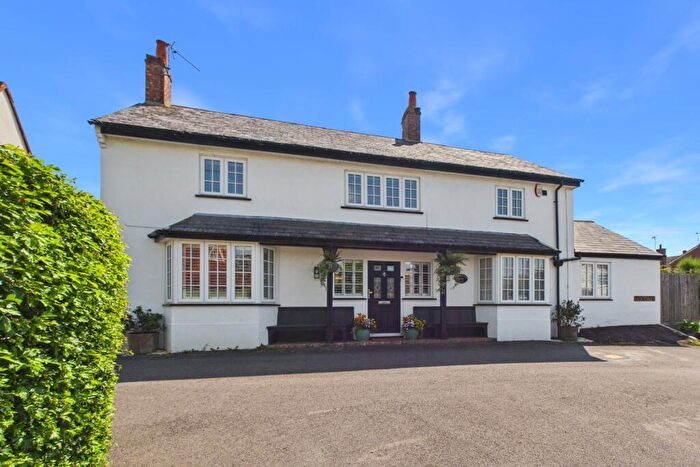4 Bedroom Detached House For Sale In Back Street, Gawcott, MK18
