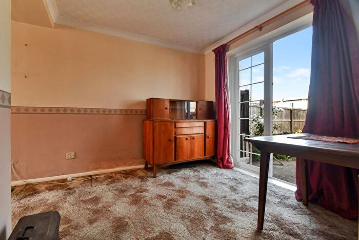 3 Bedroom Terraced House For Sale In Winchester Way, Rainham, Gillingham, ME8