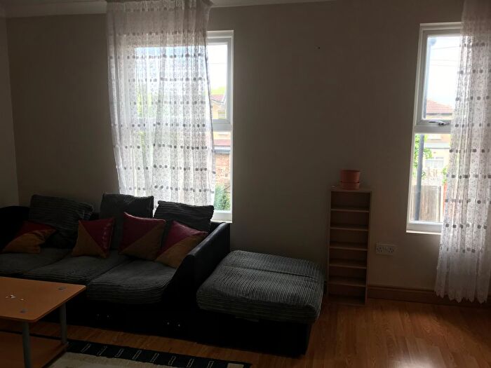 1 Bedroom Flat To Rent In Edinburgh Road, London, N18
