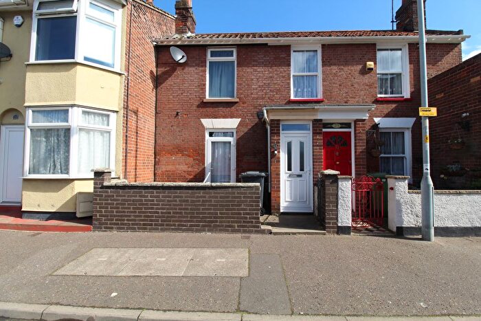 2 Bedroom Terraced House For Sale In Queens Road, Great Yarmouth, NR30