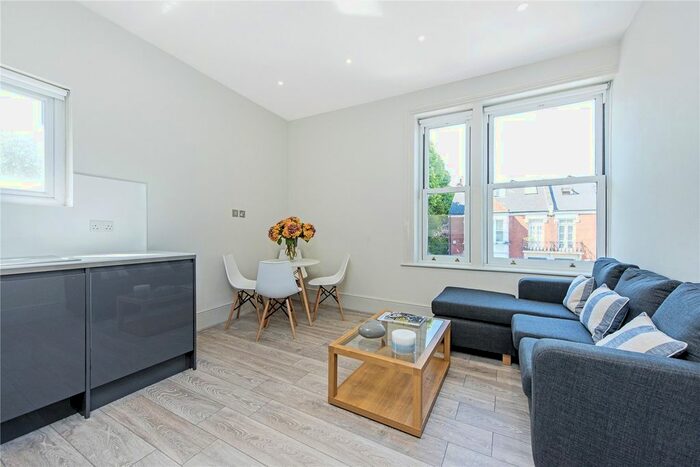 2 Bedroom Flat To Rent In Fulham Palace Road, Fulham, SW6