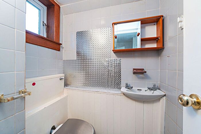 3 Bedroom Terraced House For Sale In Falconer Rise, Livingston, EH54