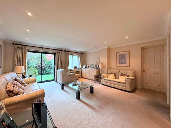 4 Bedroom Detached House For Sale In Priory Field Drive, Edgware, HA8