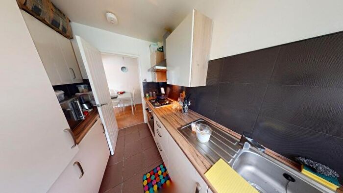 2 Bedroom Flat To Rent In Alwoodley Court Gardens, Alwoodley, Leeds, LS17