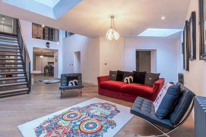 3 Bedroom Flat To Rent In Queensway House, Livery Street, B3