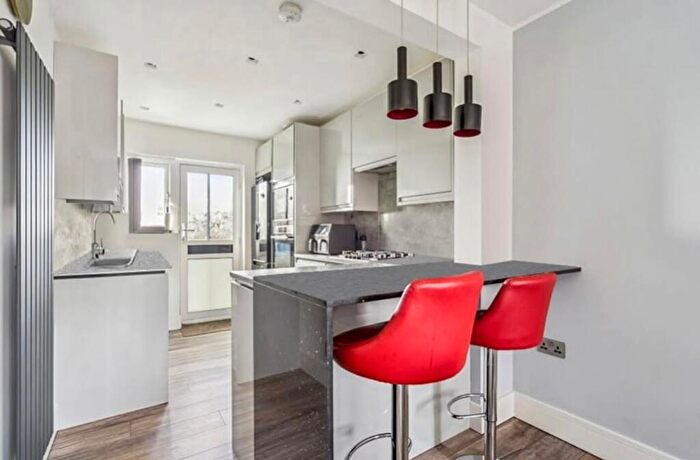 3 Bedroom Duplex For Sale In Kenton Lane, Harrow, HA3
