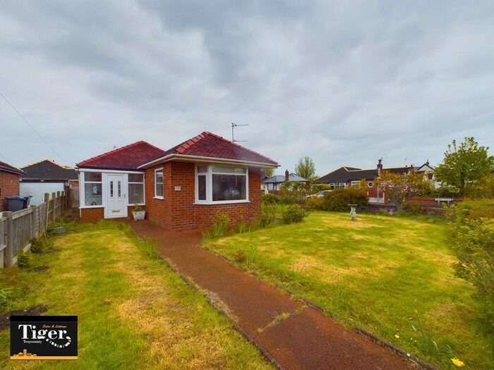 2 Bedroom Detached Bungalow To Rent In West Drive, Thornton-Cleveleys, FY5