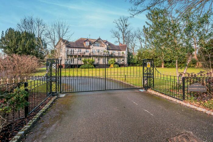 2 Bedroom Flat To Rent In Court Road, Maidenhead, SL6