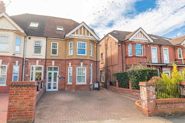 5 Bedroom Semi-Detached House For Sale In Sussex Place, Slough, SL1