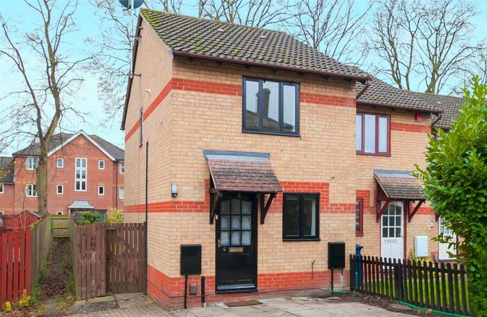 2 Bedroom End Of Terrace House To Rent In The Beeches, Headington., OX3