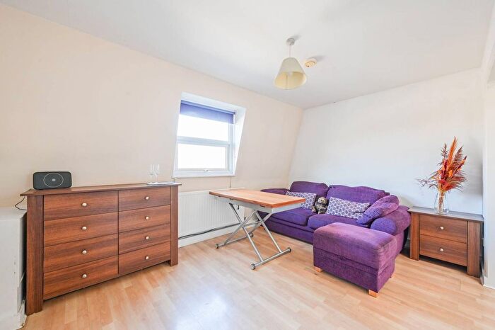 1 Bedroom Flat For Sale In Mile End Road, Stepney, London, E1