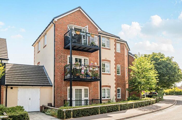 2 Bedroom Flat For Sale In Chatsworth Road, Chichester, PO19