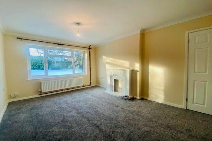 3 Bedroom Bungalow To Rent In Gravelfield Close, Norwich, NR1