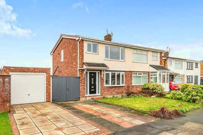 3 Bedroom Semi-Detached House To Rent In Rostherne Crescent, Widnes, Cheshire, WA8