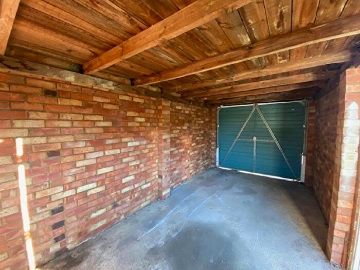 3 Bedroom Detached Bungalow For Sale In Ingram Avenue, Aylesbury, HP21