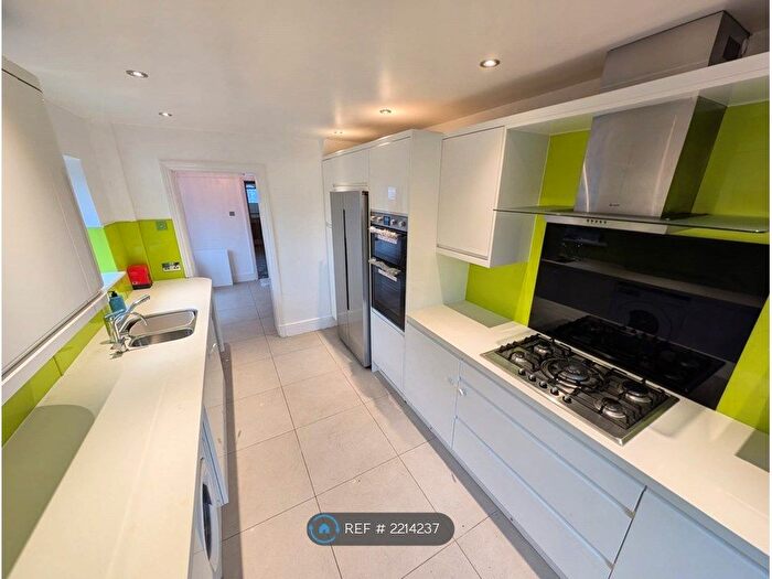 3 Bedroom Semi-Detached House To Rent In Beachcroft Road, Wirral, CH47