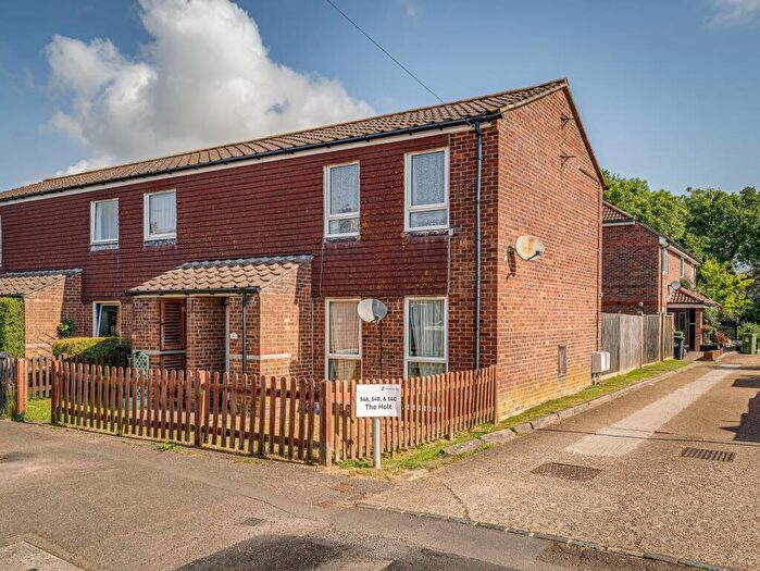 2 Bedroom Flat To Rent In The Holt, Hailsham, BN27