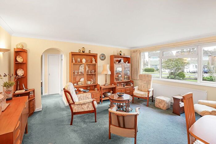 2 Bedroom Flat For Sale In Dungannon Chase, Thorpe Bay, SS1