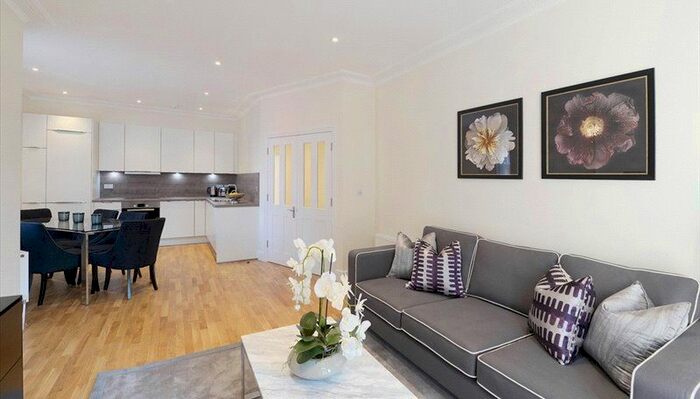 3 Bedroom Flat To Rent In Hamlet Gardens, Hammersmith, London, W6
