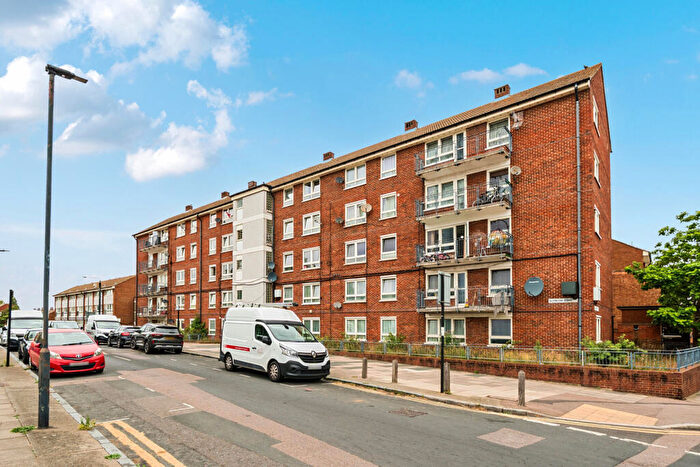 2 Bedroom Apartment For Sale In Glyndon Road, London, SE18