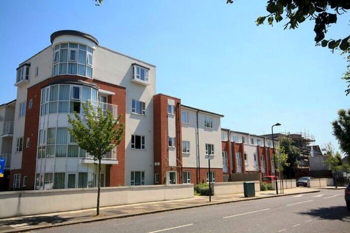 2 Bedroom Flat To Rent In Hillcrest Road, London W5