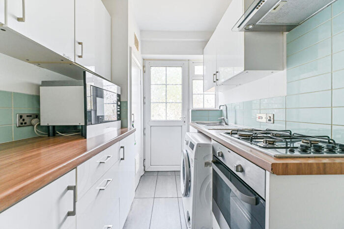 2 Bedroom Flat For Sale In Beresford Road, New Malden, KT3