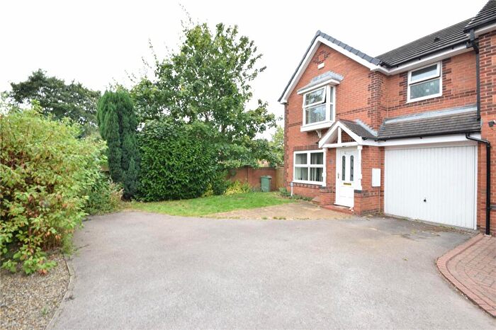 3 Bedroom Town House To Rent In Elm Tree Close, Leeds, West Yorkshire, LS15