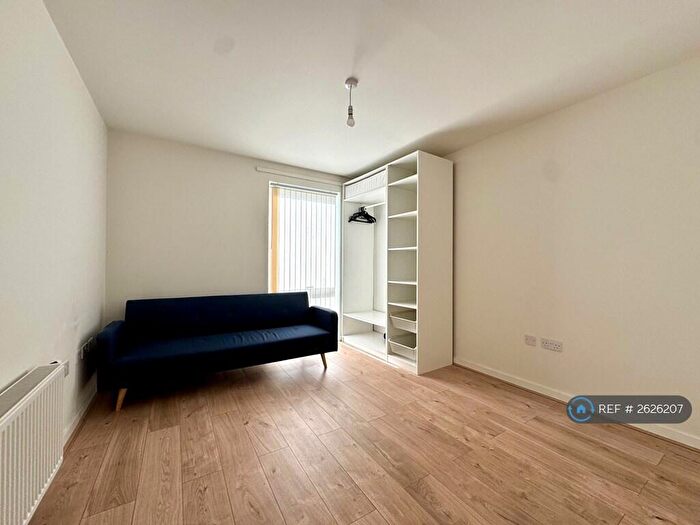 1 Bedroom Flat To Rent In Lariat Court, Barking, IG11