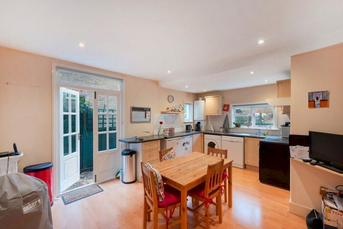 1 Bedroom Flat To Rent In Daphne Street, Wandsworth, SW18