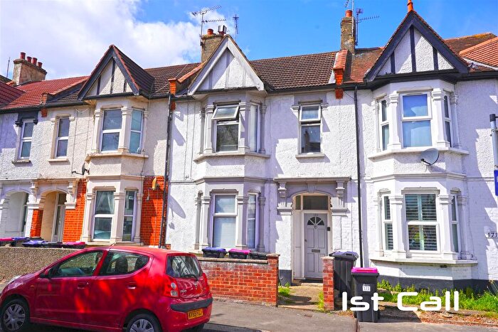 4 Bedroom Terraced House For Sale In Beedell Avenue, Westcliff-On-Sea, SS0