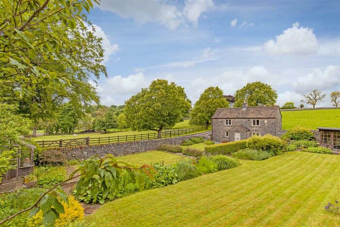 3 Bedroom Detached House For Sale In Priestcliffe Ditch, Buxton, SK17