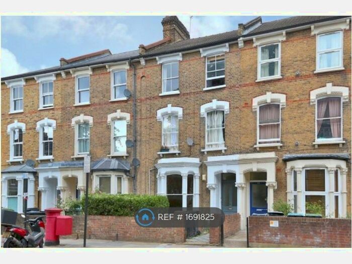 2 Bedroom Flat To Rent In Victoria Road, Finsbury Park, London, N4