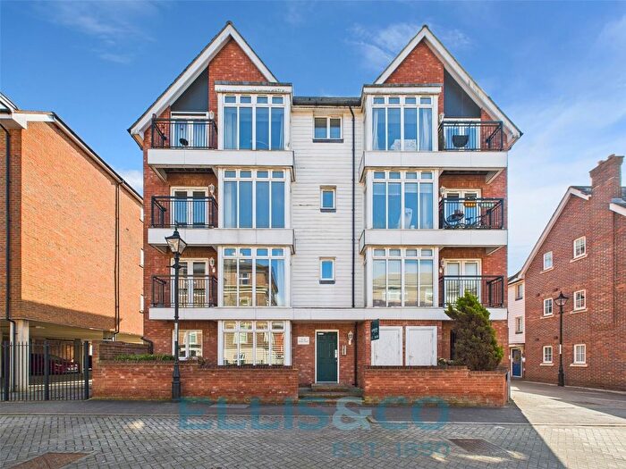 2 Bedroom Flat To Rent In Annison Street, Tonbridge, Kent, TN9